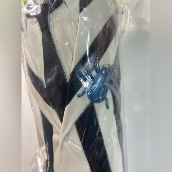 COPY - Beetlejuice Beetlejuice - Beetlejuice Suit/Bug Textured Gripper Cup w/ S… - Picture 6 of 10